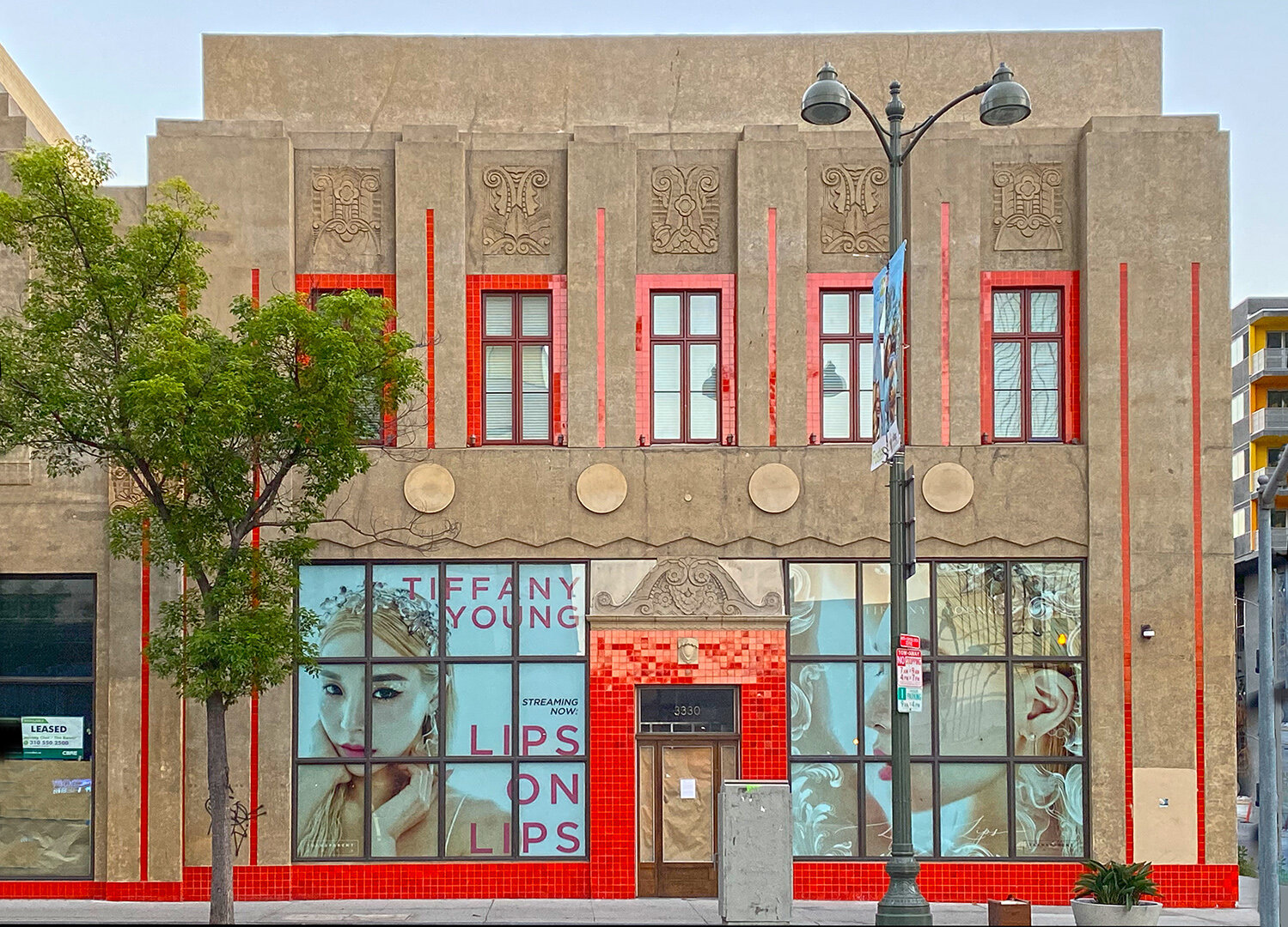 Former fur salon (1929)on Wilshire Boulevard / photo: Margot Gerber