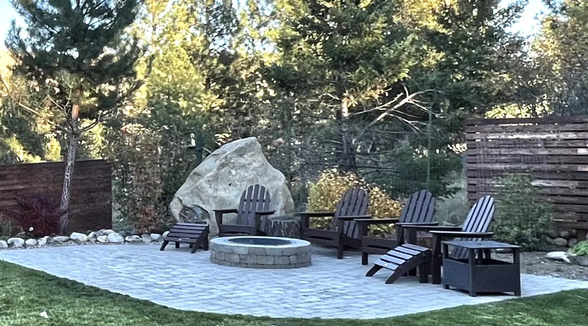 goat-wall-landscaping-hardscaping-outdoor-furniture-on-patio.jpg
