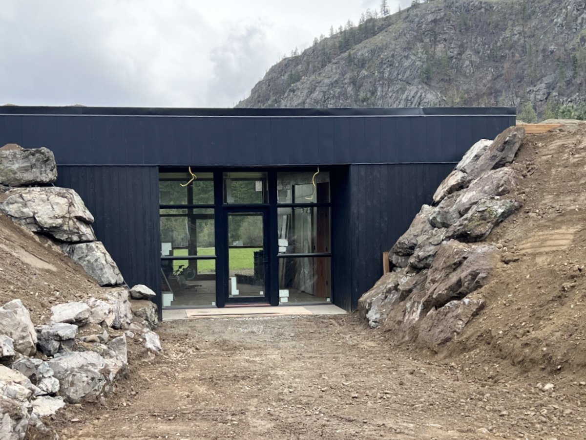 Large Boulder Retaining Wall
