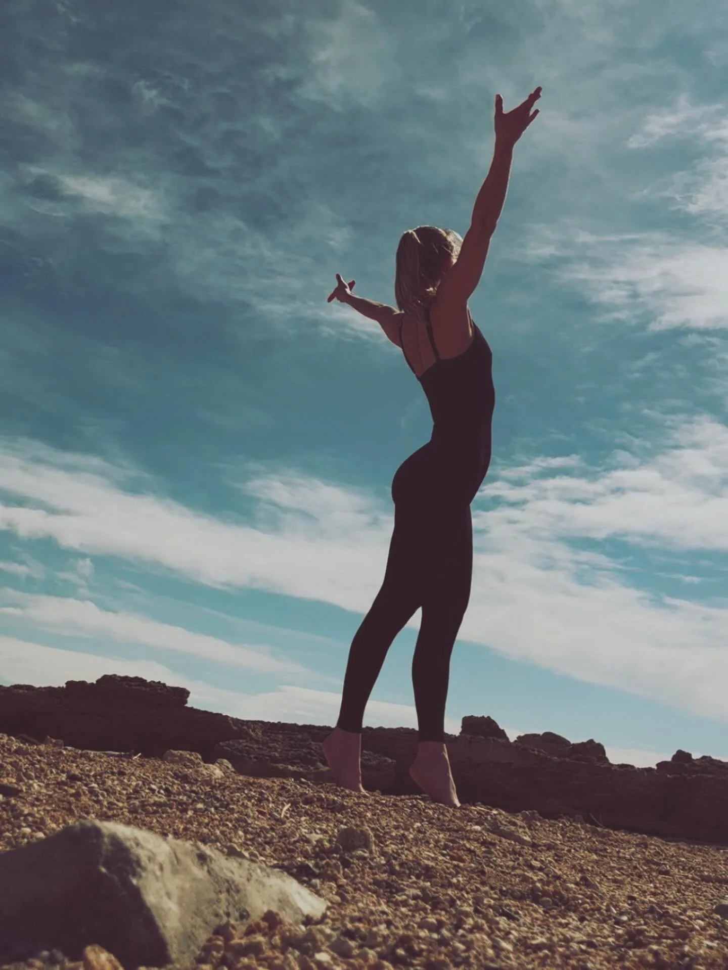 &laquo;Walk as if you are kissing the earth with your feet&raquo; - Thich Nhat Hanh

This was our mantra in today&rsquo;s earth element yoga class. Meaning to walk with gentleness, reverence, and gratitude. It implies walking slowly and consciously, 