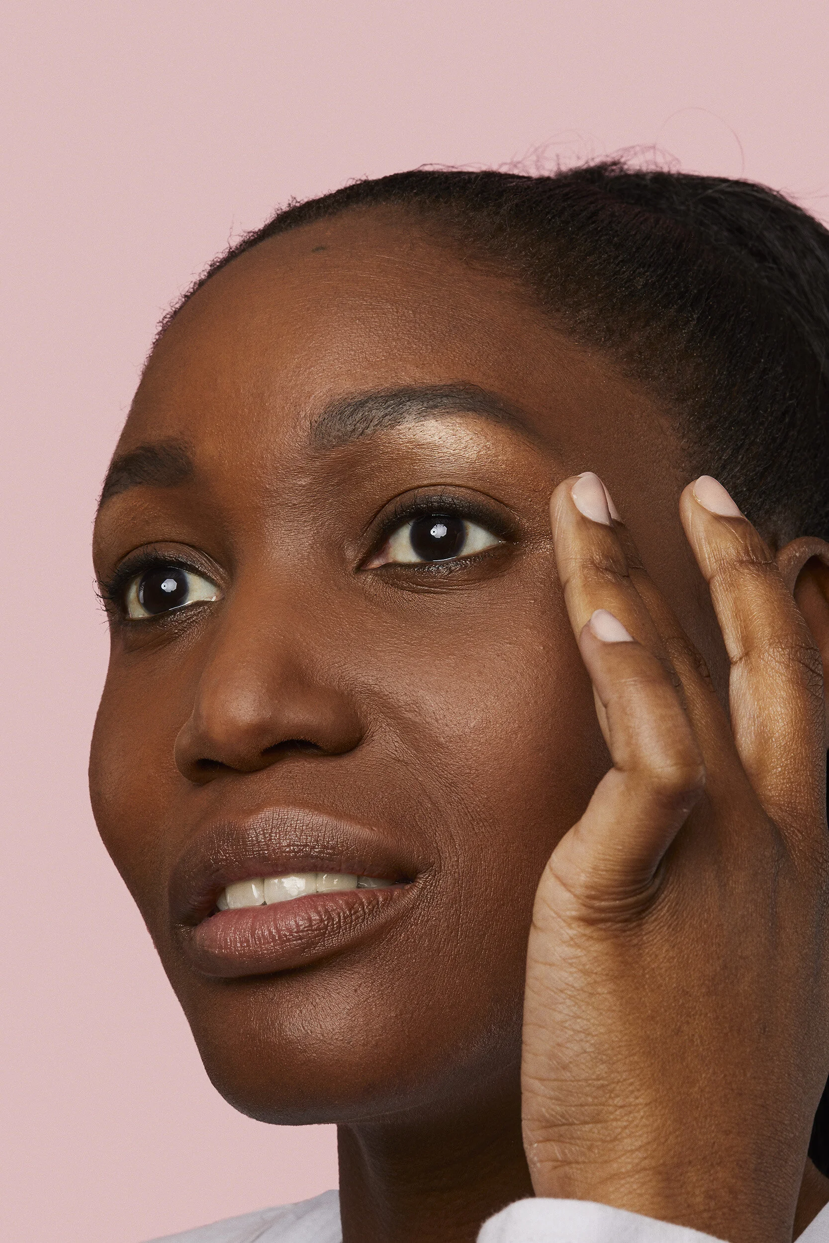 NO7_GLOW_DROPS_SHOT_02_ 2.jpg