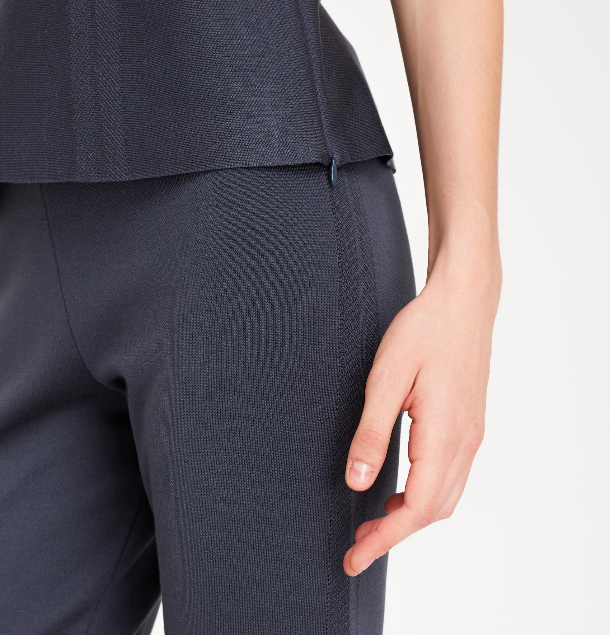 E-064-pantalone-seta-dettaglio-smacchinatura-grigio-1960 x 2040.jpg