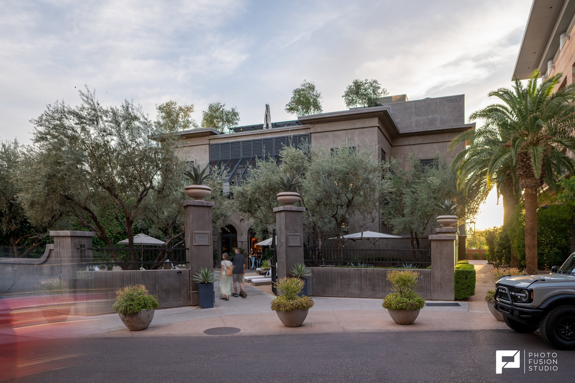 Busy Days at the Scottsdale Quarter - Retail PHotography in Scottsdale 8 Restoration Hardware at Scottsdale Quarter - Photo Fusion Studio