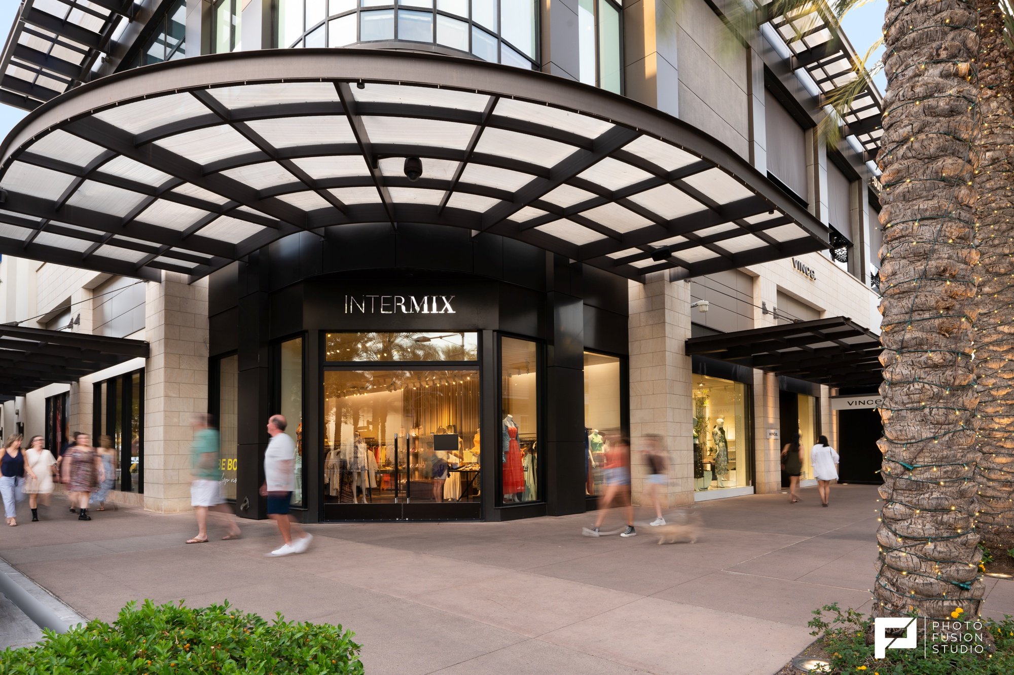 Busy Days at the Scottsdale Quarter - Retail PHotography in Scottsdale 5 Intermix at Scottsdale Quarter - Photo Fusion Studio
