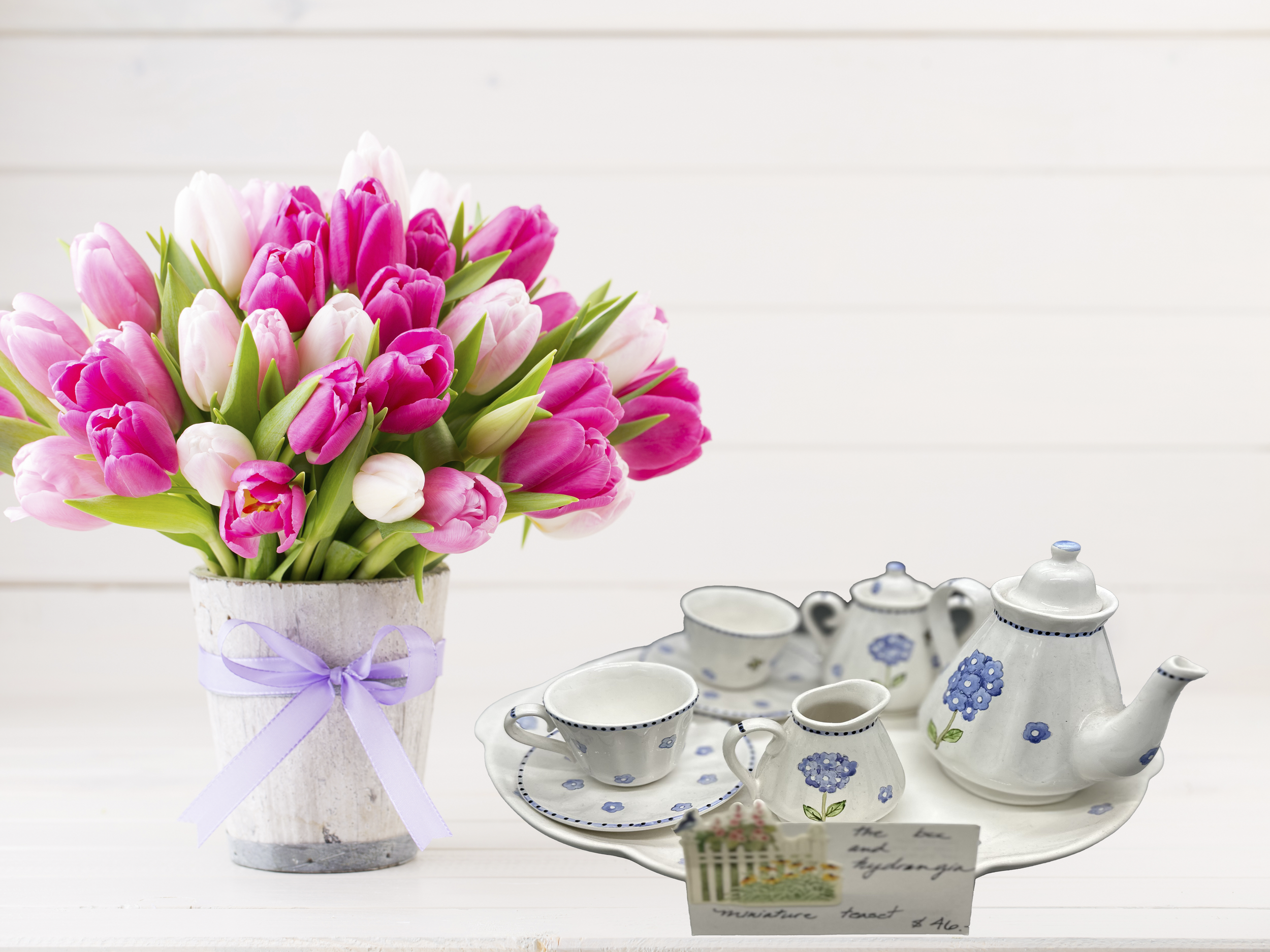 Bee and Hydrangea Mini Teapot Set