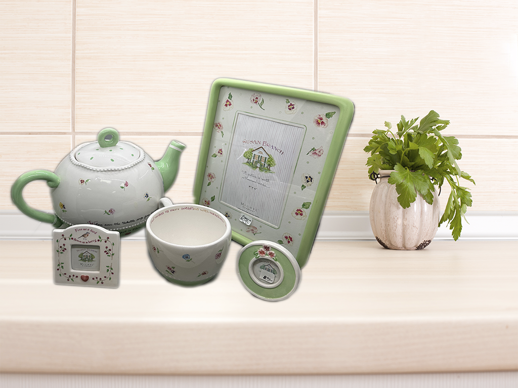 Susan Branch Tea Set and Frames