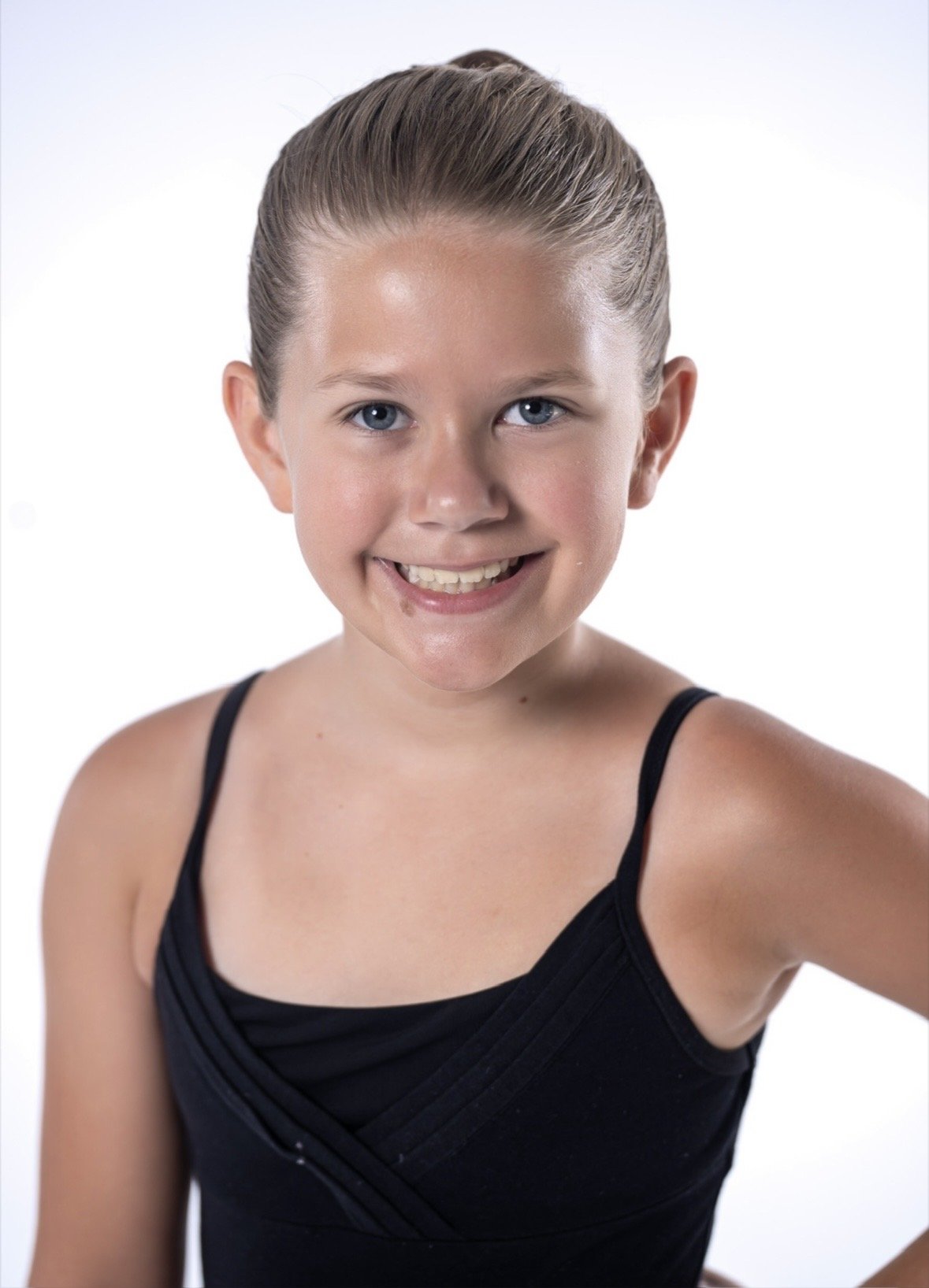 Headshot_Olivia Ross.jpg