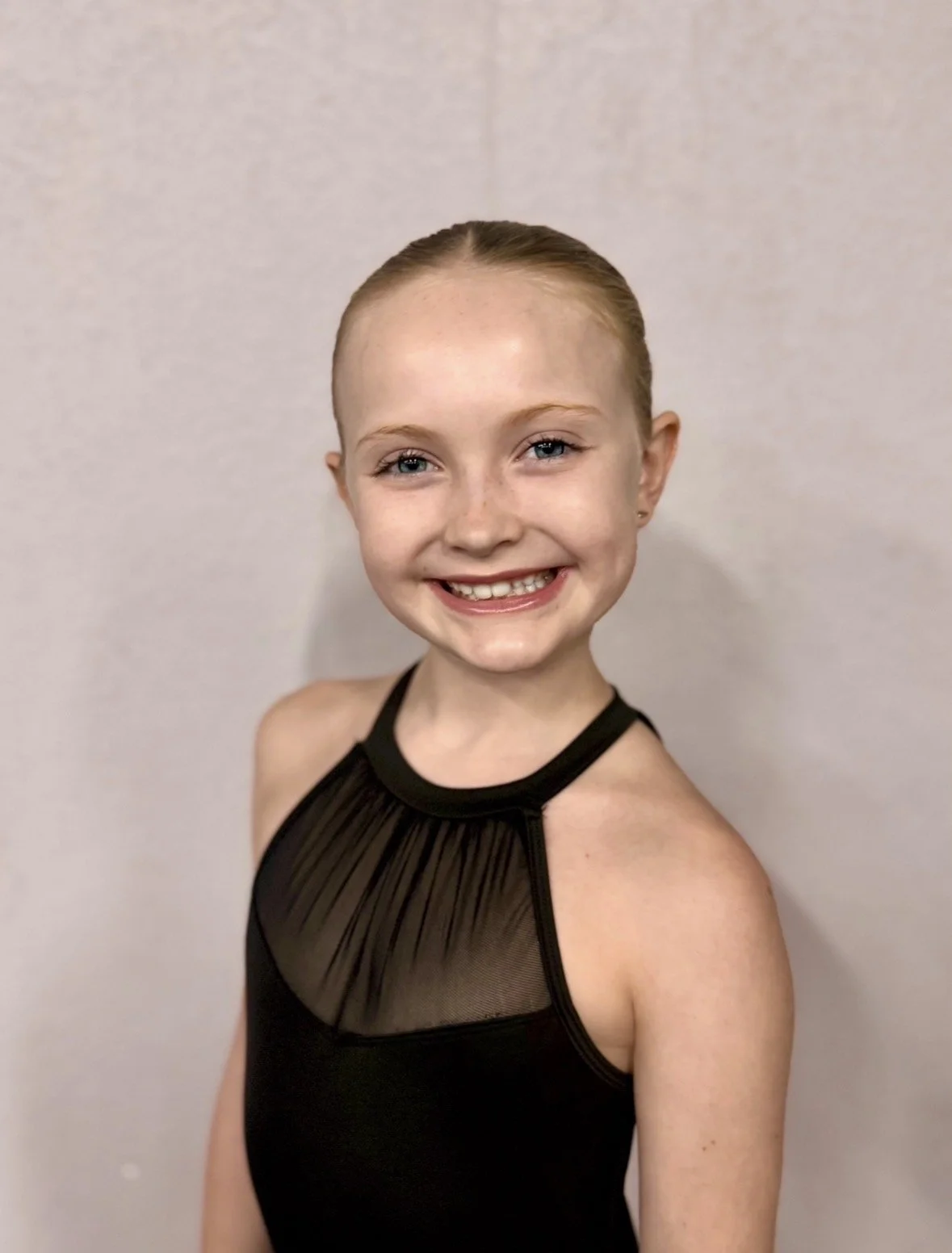 Headshot_Halle Rowland.jpg
