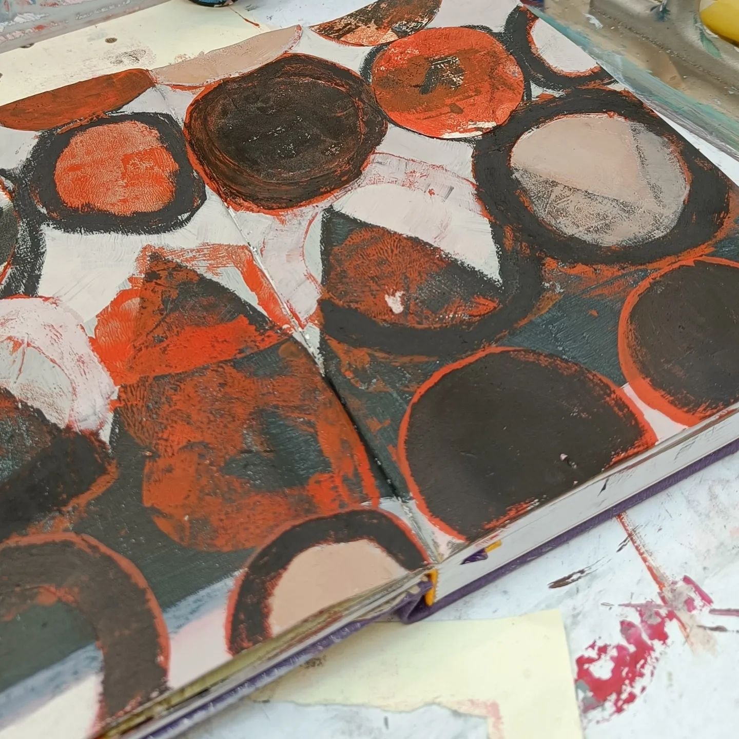 As soon I open my sketchbook - a bold, red-loving part of me comes out to play! 
.
#sketchbook #creativityeveryday #artexploration #redpainting #mixedmediaart #abstractart #Scottishartist #artistoninstagram #artistonfacebook #cvp2020 #lfyourarttribe 