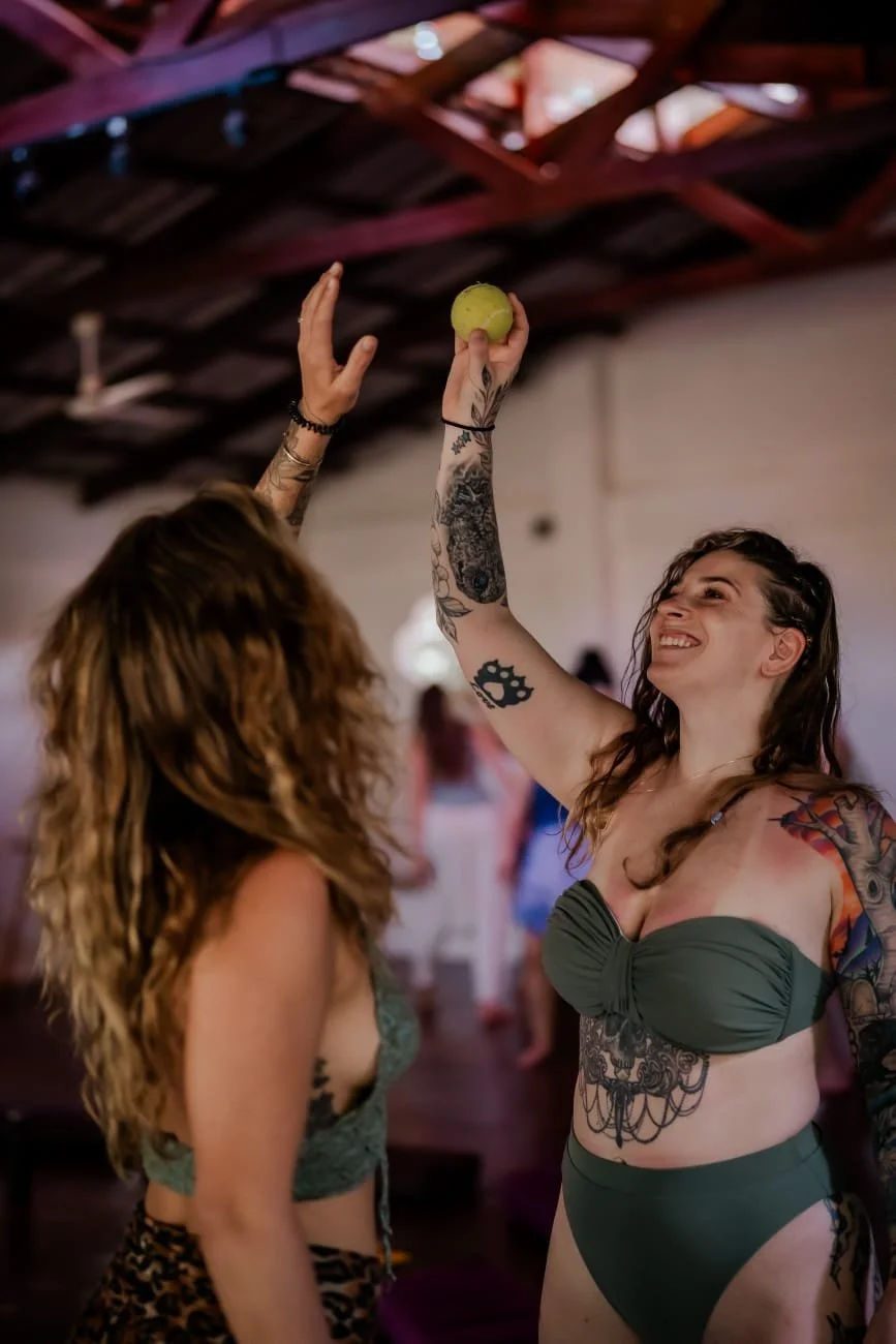 3 voices walk into a bar…