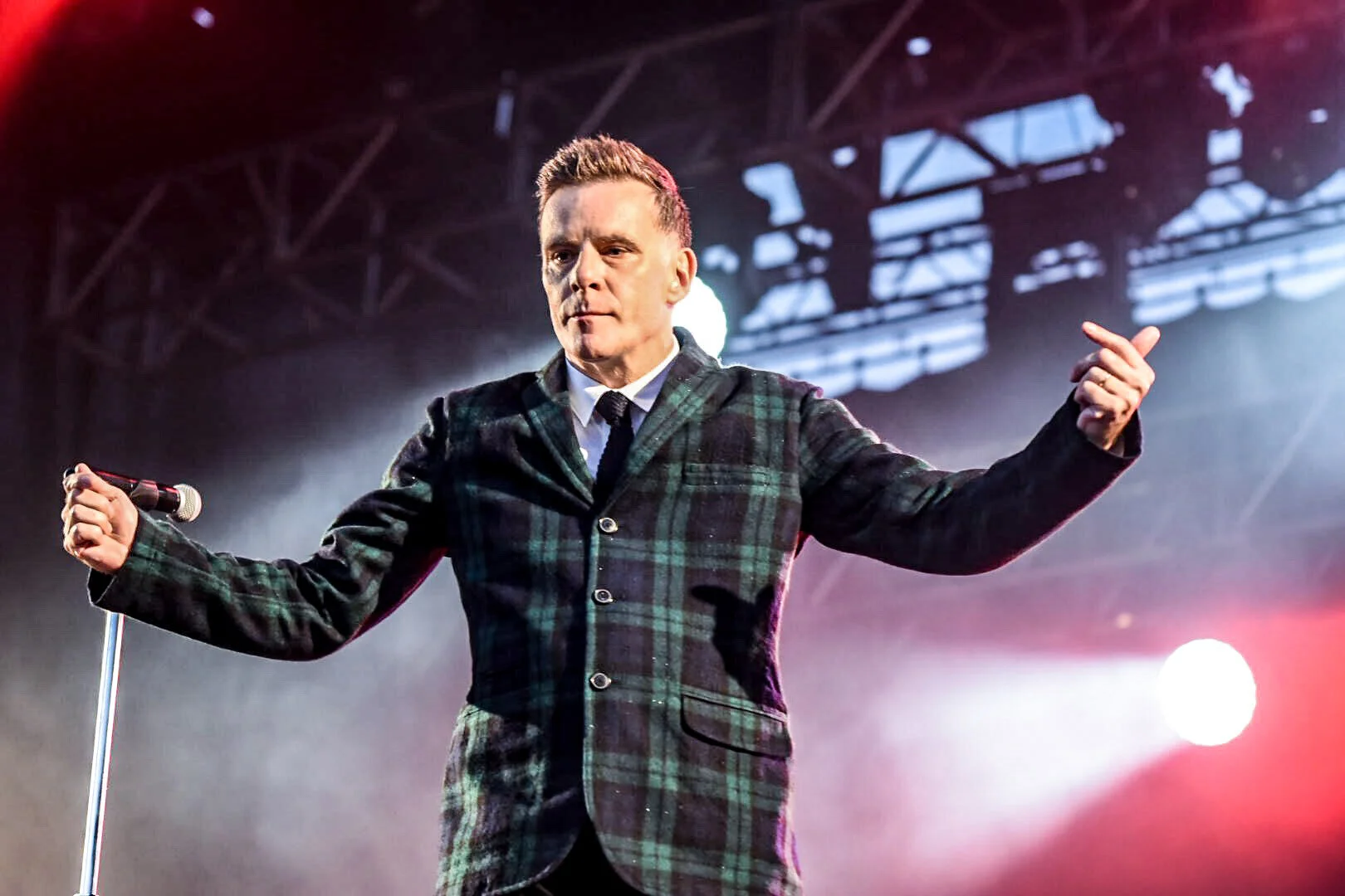 04 - Deacon Blue performing at Edinburgh Castle, Edinburgh - 22-07-2017 - Pic By - Calum Buchan Photography.jpg
