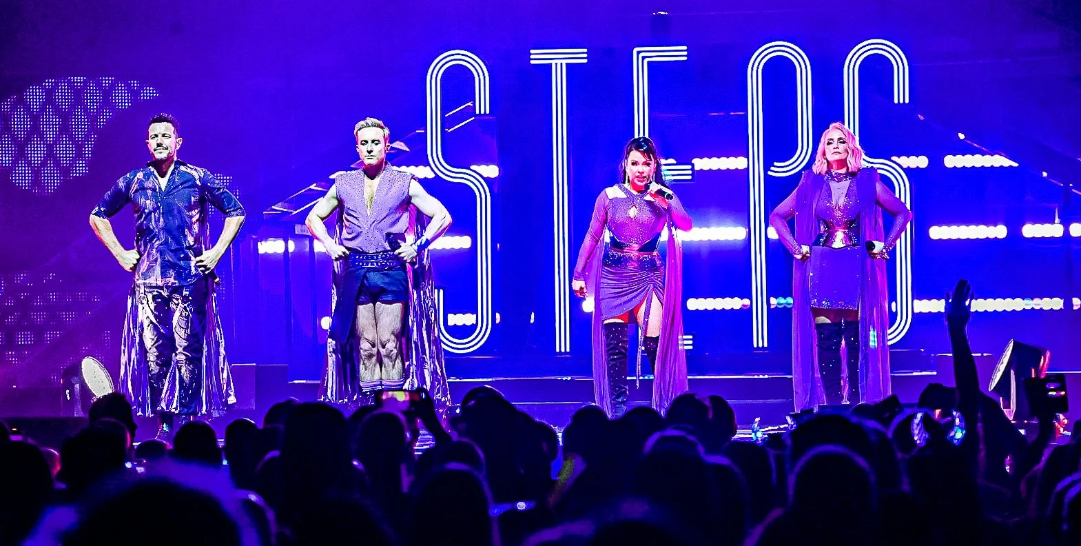 09 - STEPS performing at Glasgow's OVO Hydro - 23-11-2021.jpg