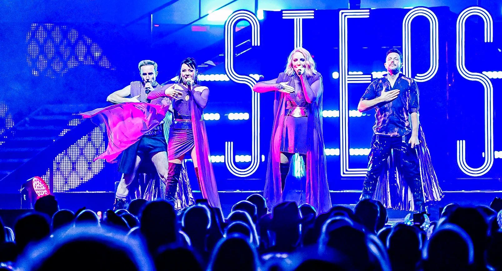 11 - STEPS performing at Glasgow's OVO Hydro - 23-11-2021.jpg