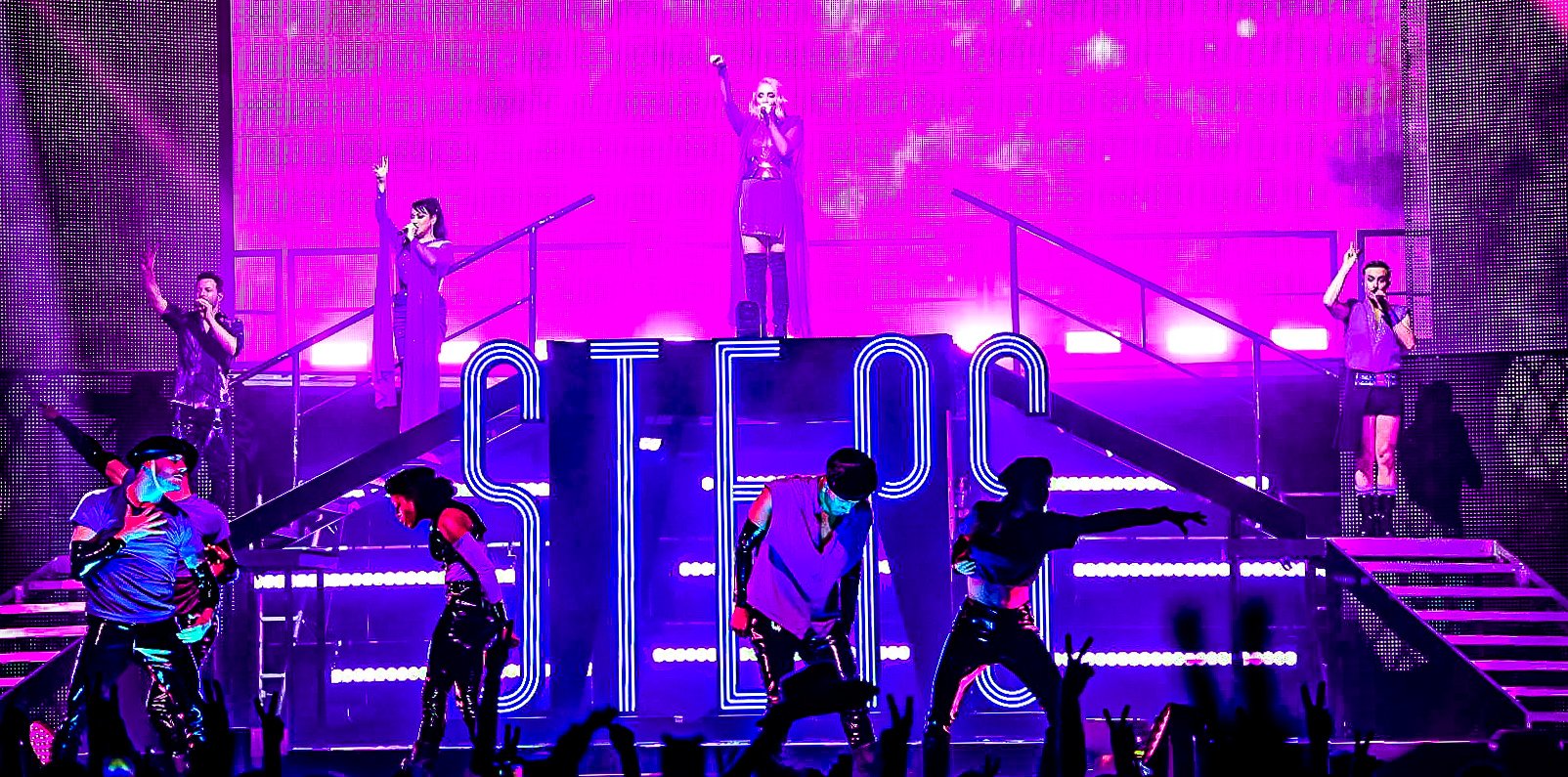 14 - STEPS performing at Glasgow's OVO Hydro - 23-11-2021.jpg