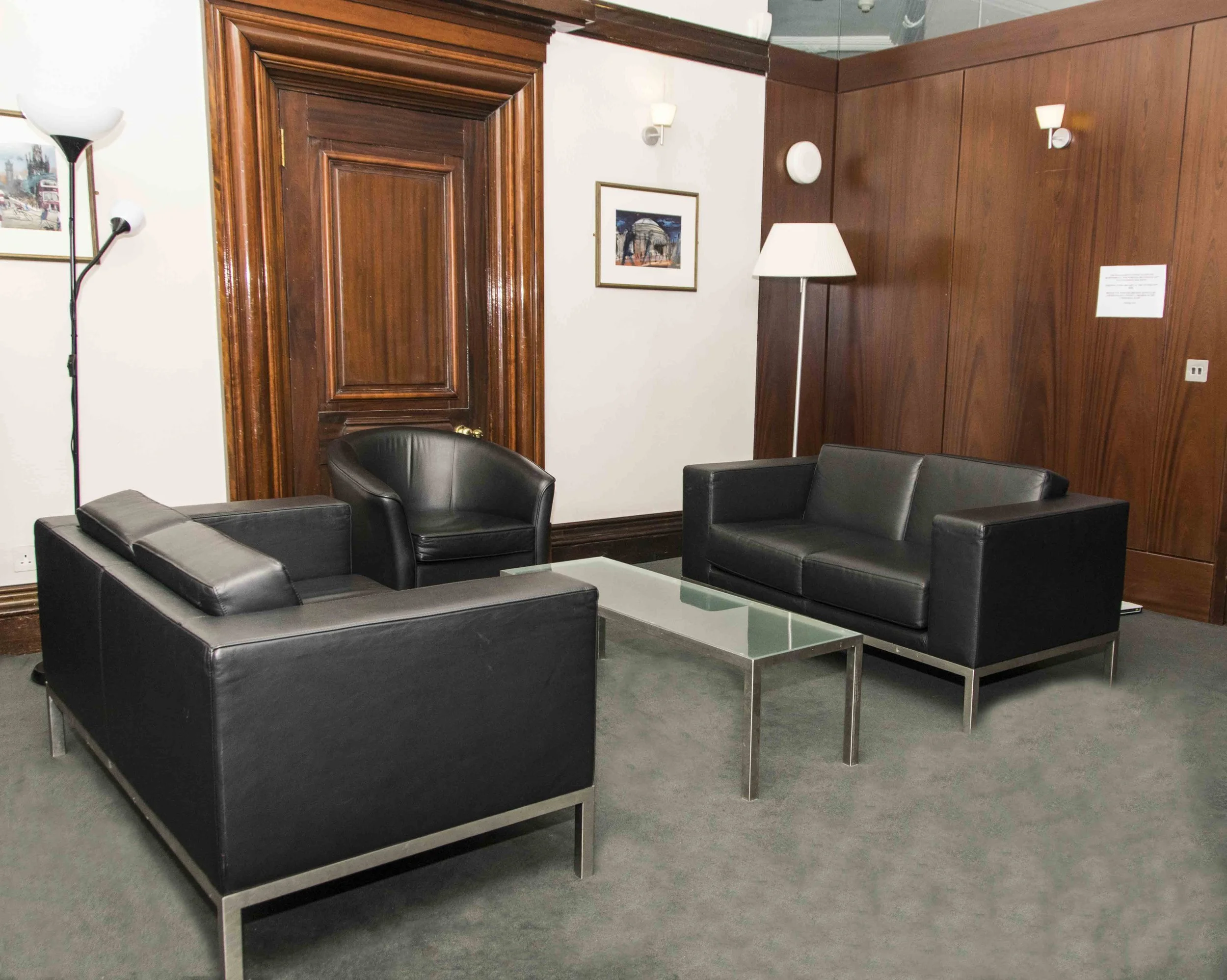 08 - Dressing Room.jpg