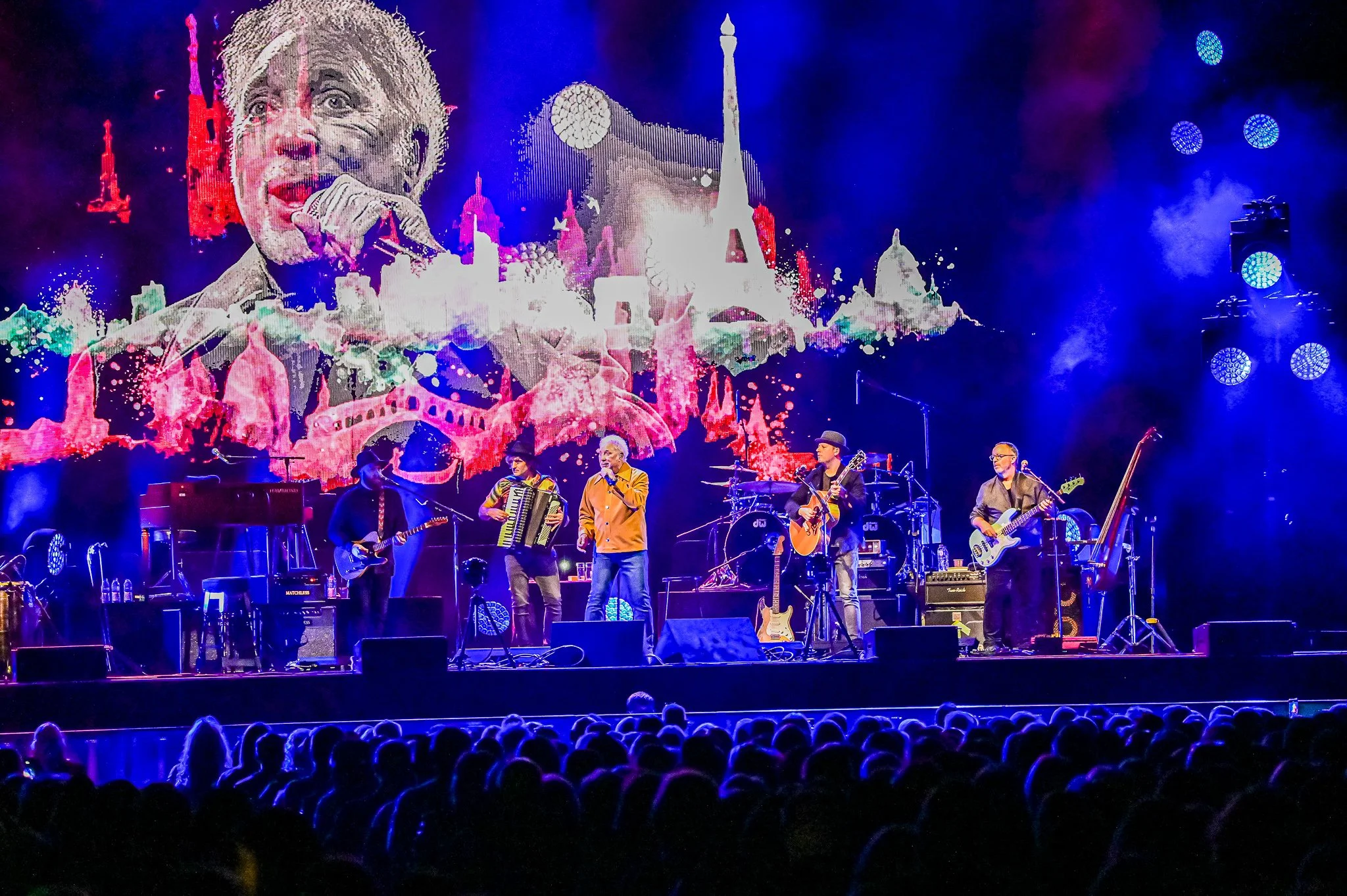 20 - Sir Tom Jones performing at Glasgow's OVO Hydro - As Part Of His Surrounded By Time Tour - 05.12.2021.jpg