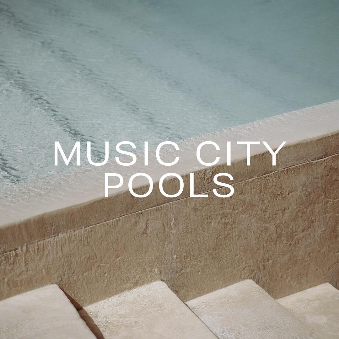 Memorial Day Weekend is the unofficial start to summer, and the official start of POOL SEASON. 🕶️ ⁣
⁣
Make your poolside dreams come true in Nashville with these entirely unique pool experiences.⁣
⁣
〰️ Rivi&egrave;re Rooftop (@fsnashville)⁣
〰️ Heirl