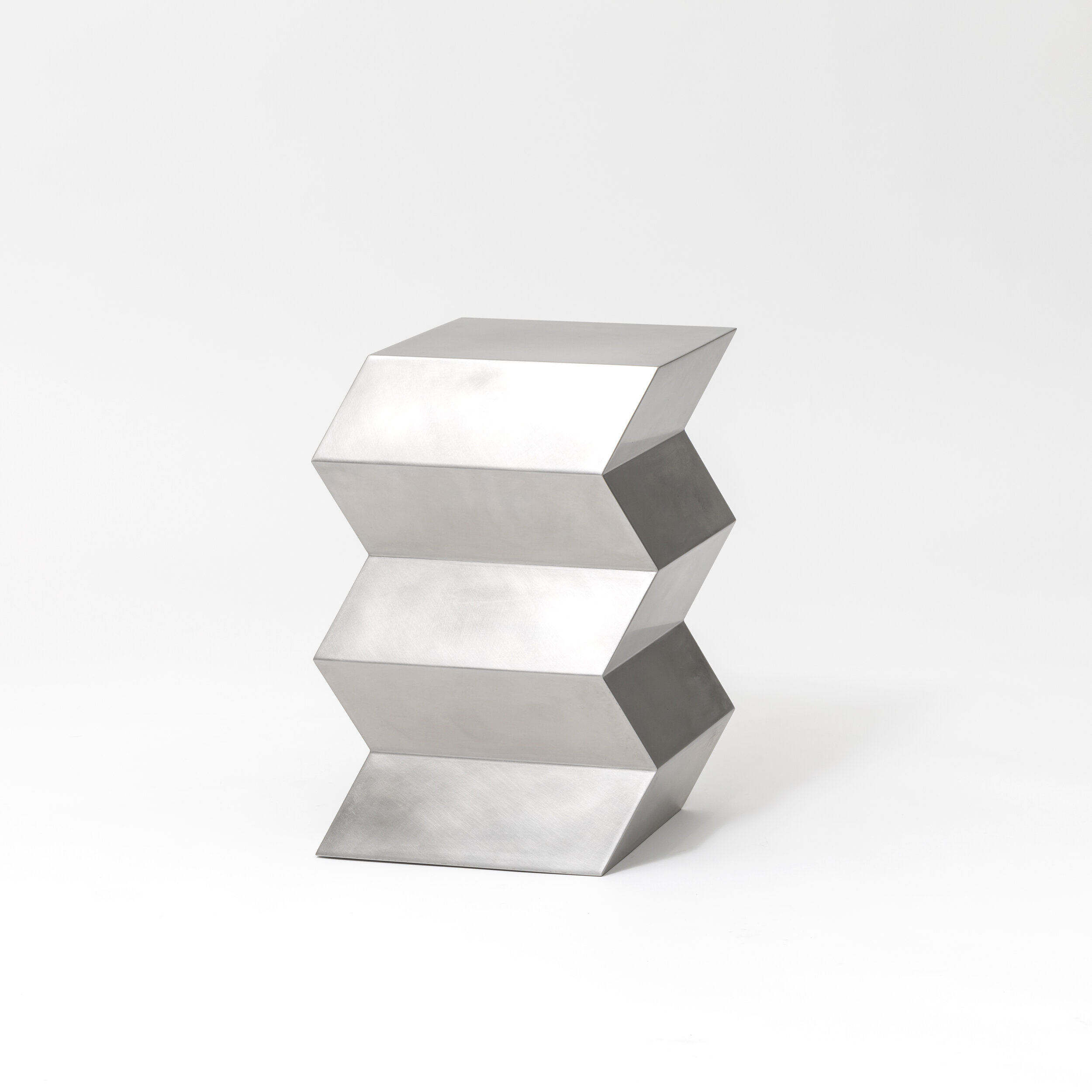 Layered_Steel_Stool_01_2.jpg