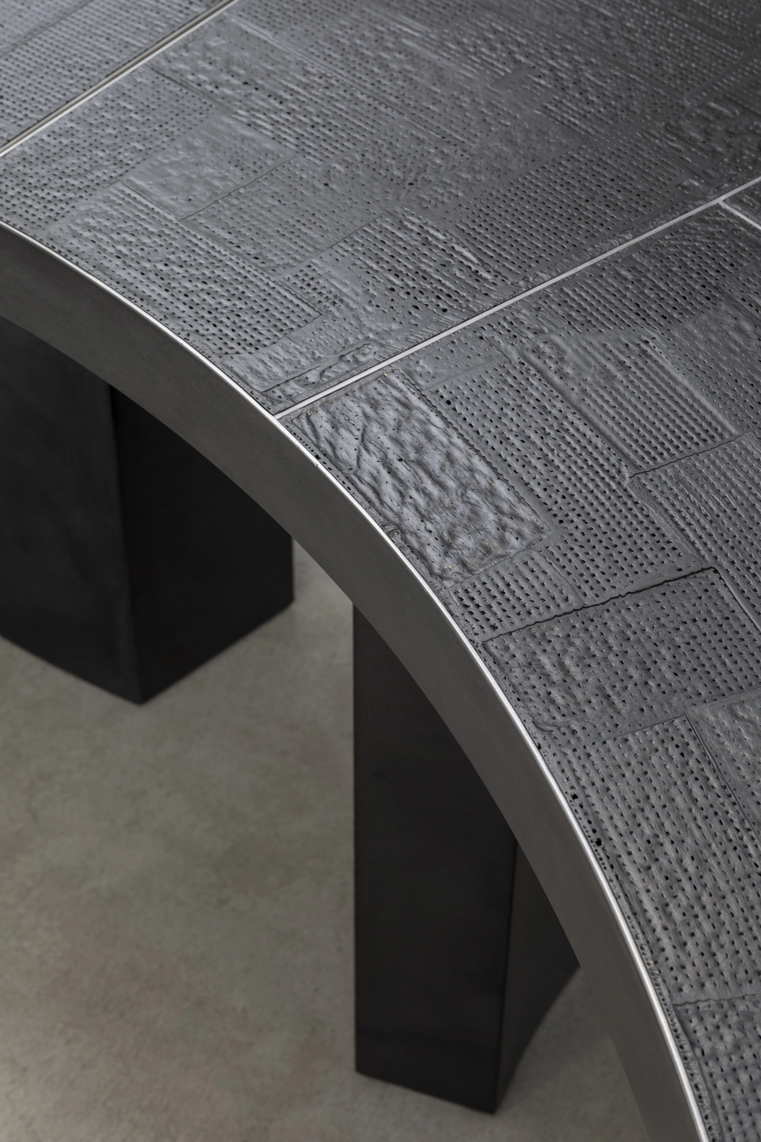 Layered_Table_Detail_4.jpg