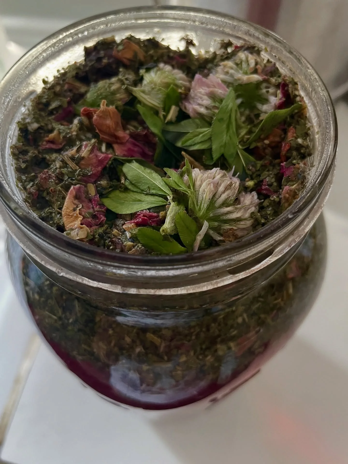 What I&rsquo;m sipping&hellip; Hibiscus, Tulsi, Red Clover, Rose petals 💚🙏🏼