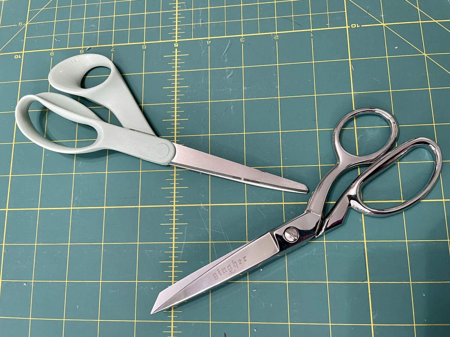 7 Types of Scissors for Sewing That You Must Have