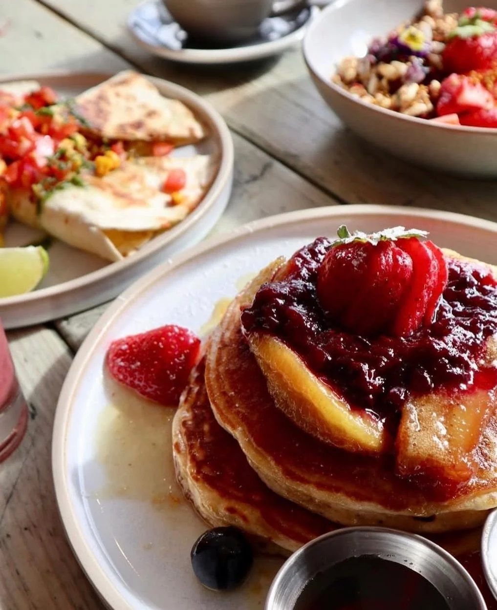 Weekend mood: pancakes, coffee, and good company at Cafe Tamra 🥞☕✨ 

#WeekendBrunch #BrunchVibes #PancakeTime #BrunchDate CafeBrunch