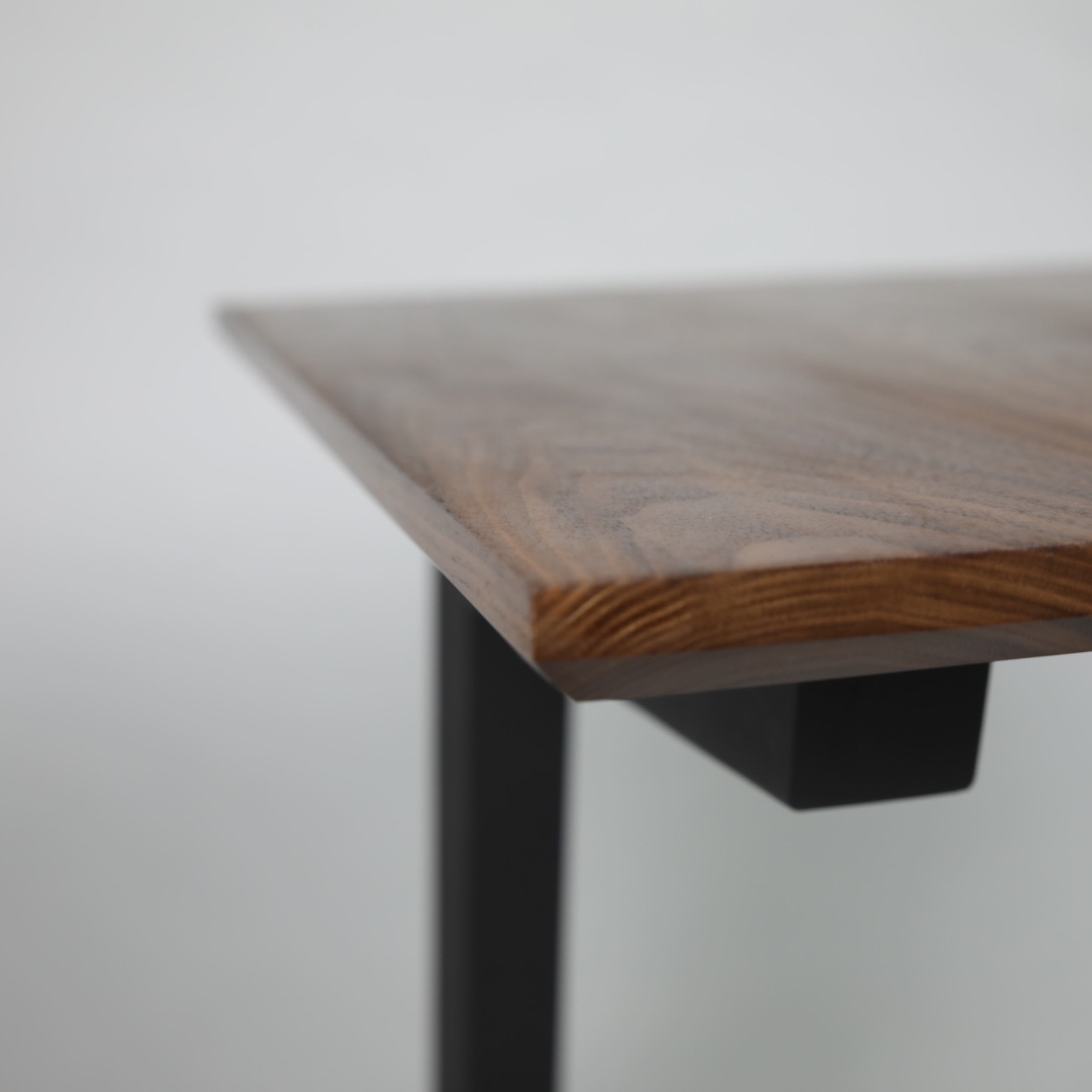 Flathead-C-Table-Walnut-Corner-Close-Up.png
