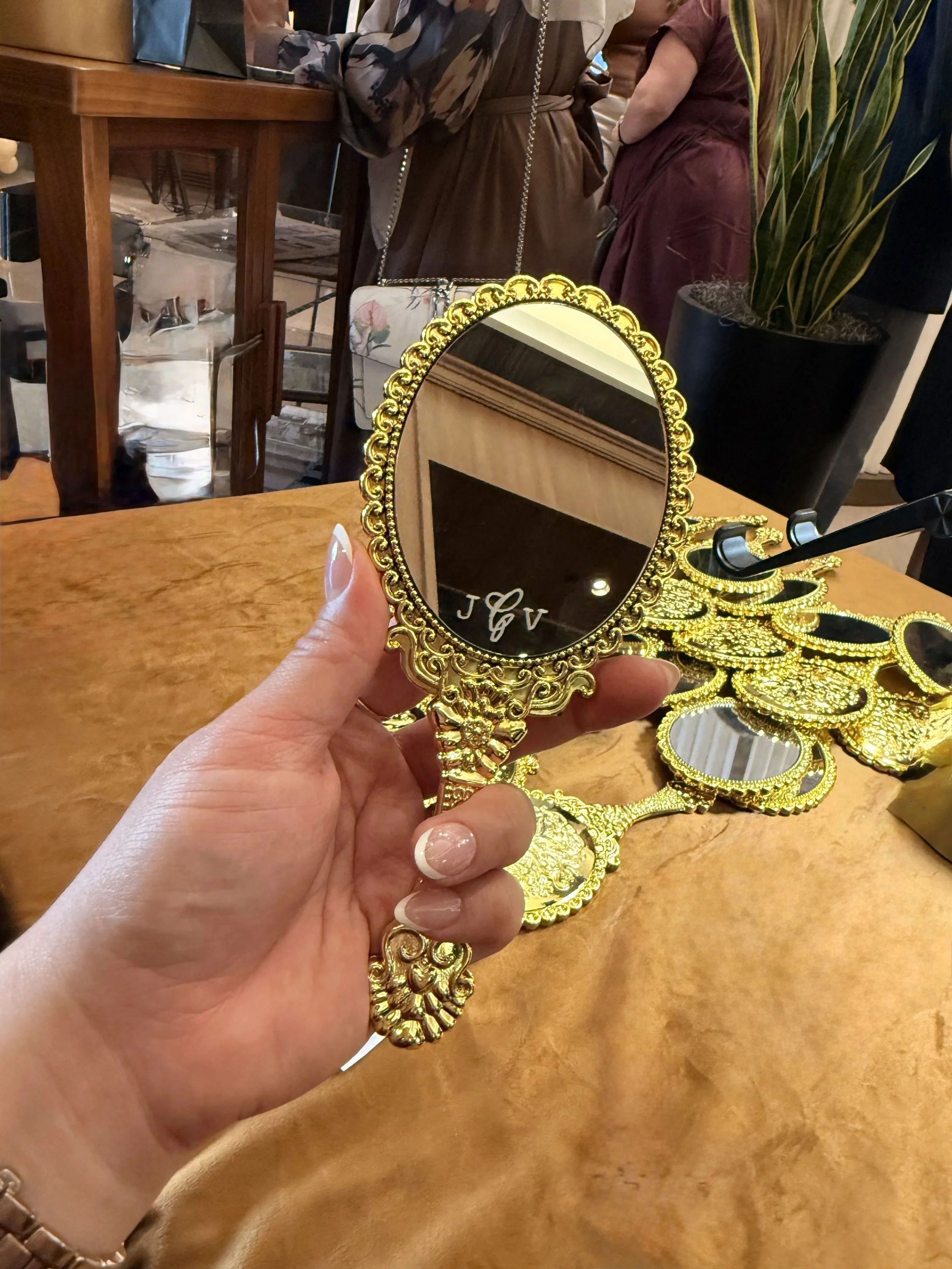 dc-engraver-rinelle-custom-monogram-handheld-mirror.jpeg