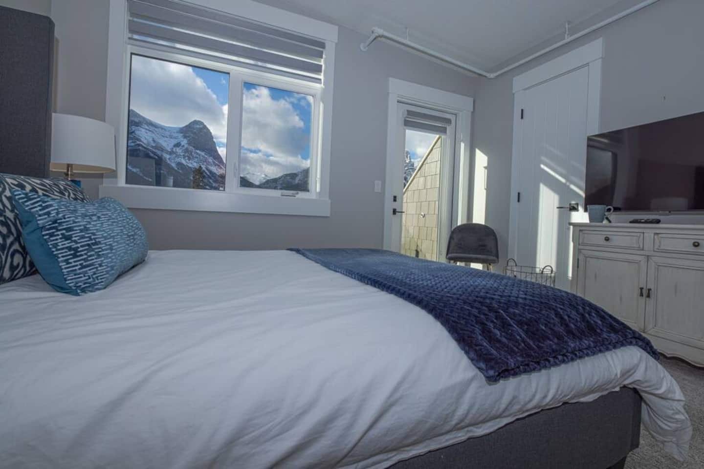 Queen bedroom with private balcony.jpeg