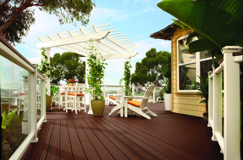 trex-transcend-decking-lava-rock-pergola-classic-white.jpg