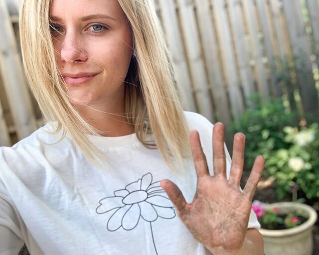 Do you enjoy being still with your thoughts? Taking walks, falling asleep at night, early morning stillness, being in nature🌿🌸.... free from distraction with no outside influences. It is during these moments of quiet that my deepest &amp; most crea