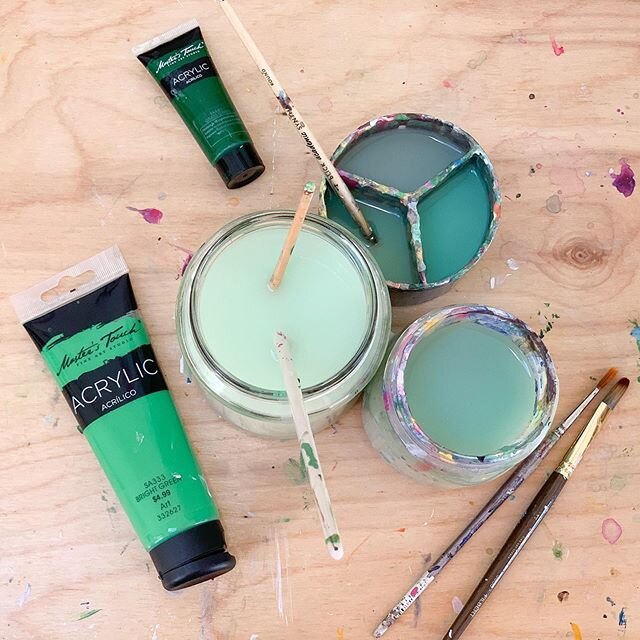Tomorrow is my birthday. 🥳
Do you like being surprised by gifts? Or picking out your own? 🎁 .
I&rsquo;m pretty practical &amp; if I had it my way I&rsquo;d just pick out a bunch of paint, paintbrushes, &amp; more art supplies. 🤪 I did purchase a p