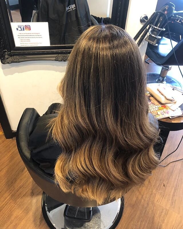 Have you booked your hair appointment?
Call us and get your colour done this week. #winterhair #thevelvetroomhairandbeauty #hairsalon #highlights #colour #blendedhighlights #sydney #northshore #castlecove #blowdry