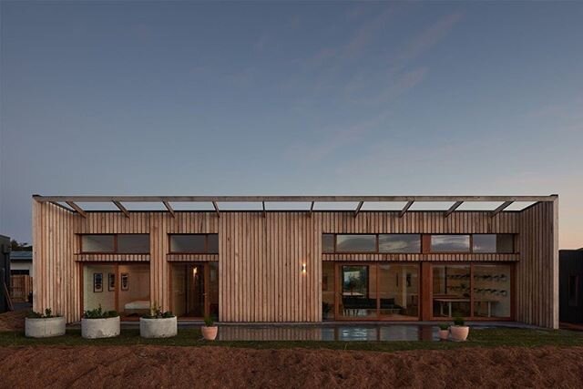 #IGtakeover Editor Ayomide Erinle - 
10 STAR HOUSE, CAPE PATERSON, VICTORIA, AUSTRALIA 
BY @thesociableweaverhomes in collaboration with @clarecousins 
This timber clad home boast a carbon positive design and receives a 10 star energy rating hence th