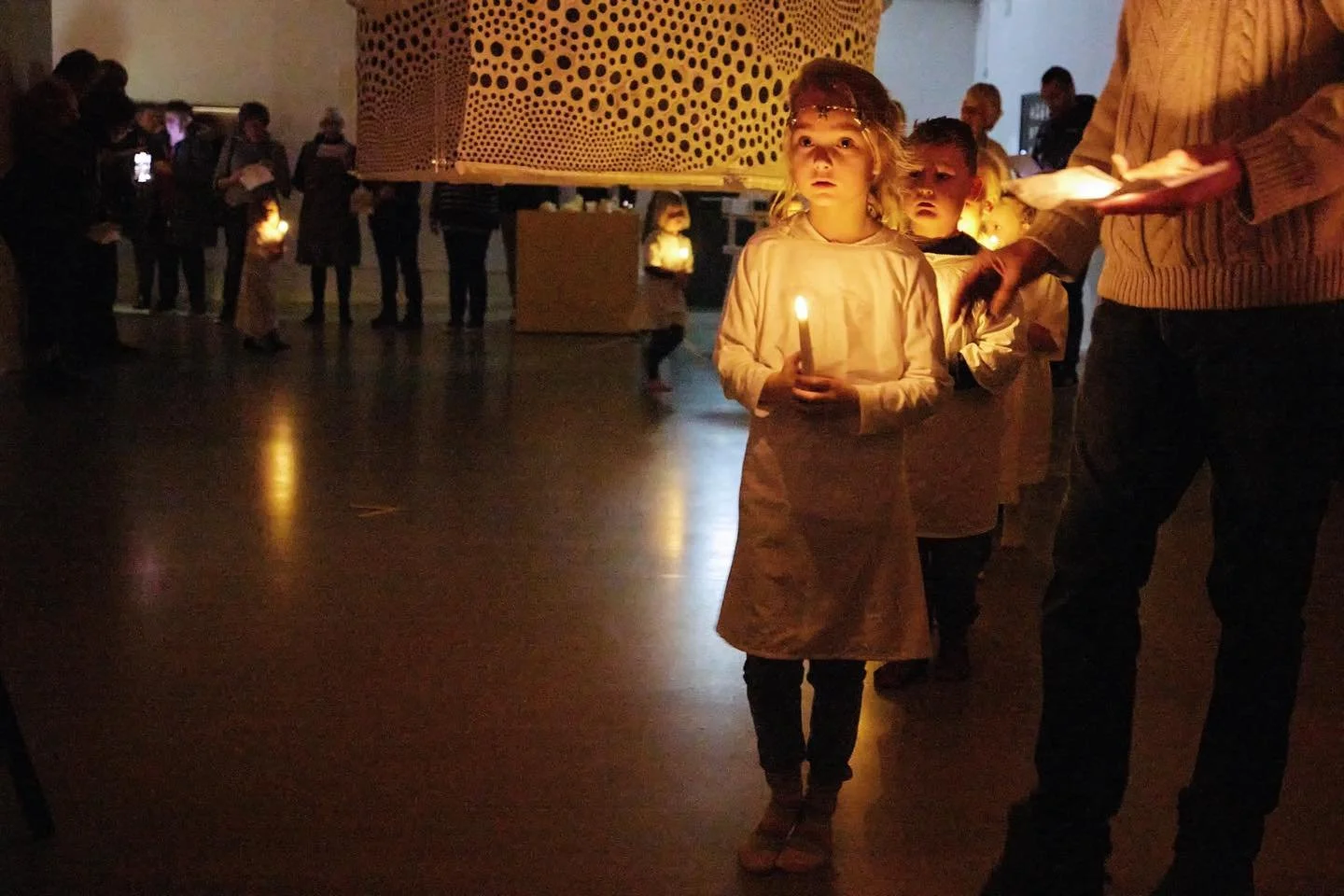 LUCIAOPTOG P&Aring; MUSEUM FOR PAPIRKUNST🕯️

Traditionen tro fejrer vi Lucia med b&oslash;rnene fra Hune Naturb&oslash;rnehave. Torsdag d. 11. december tager vi forskud p&aring; dagen, der ligger l&oslash;rdag d. 13. december.🤍

For ca. 1800 &aring
