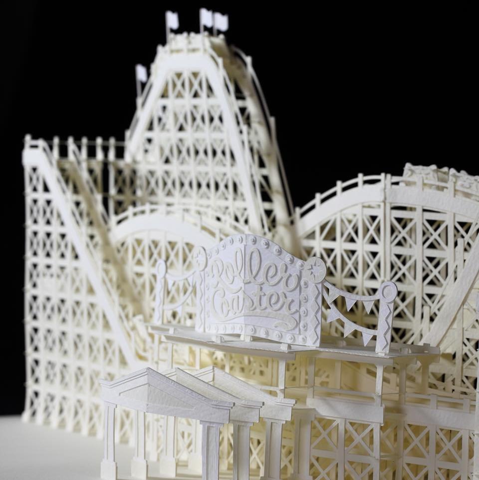 Forlystelsespark p&aring; et museum?🎡

Vinteren er en tid til indend&oslash;rs aktiviteter. Med Hiroko Momois udstilling &ldquo;At rejse er at leve&rdquo; kan du dr&oslash;mme dig v&aelig;k til en sommerdag i forlystelsespark. V&aelig;rkerne er impo