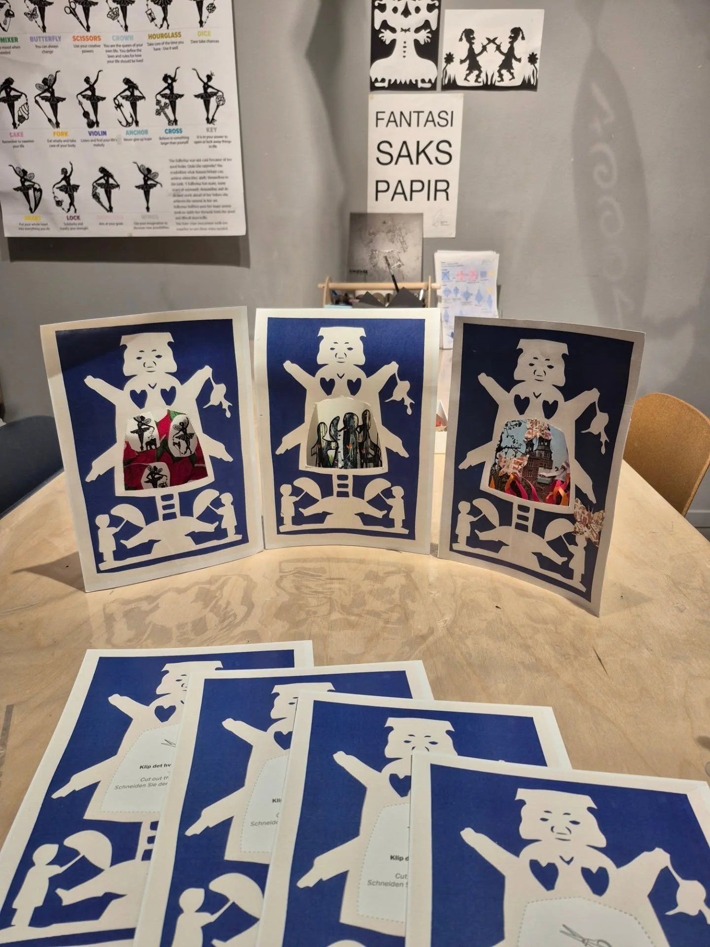 Som en del af museets markering af 150-&aring;ret for H.C. Andersens d&oslash;d og 220-&aring;ret for hans f&oslash;dsel afholder Museum for Papirkunst den f&oslash;rste weekend i hver m&aring;ned en workshop, hvor du kan v&aelig;re med til at fejre 