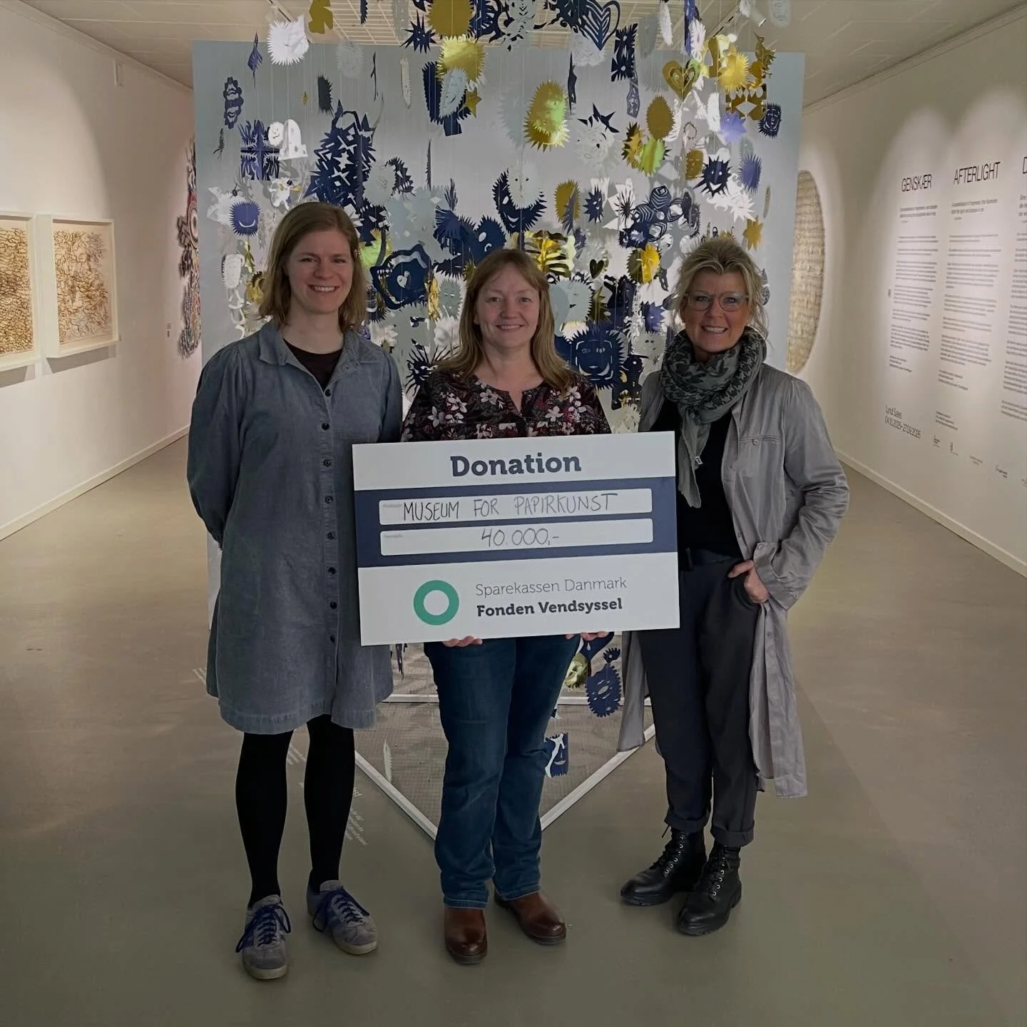 Nyt formidlingstiltag p&aring; Museum for Papirkunst
&nbsp;
Med st&oslash;tte fra Sparekassen Danmark Fonden Vendsyssel har museet i &aring;r mulighed for at ops&aelig;tte en storsk&aelig;rm udenfor museet, der skal kommunikere om de aktuelle udstill