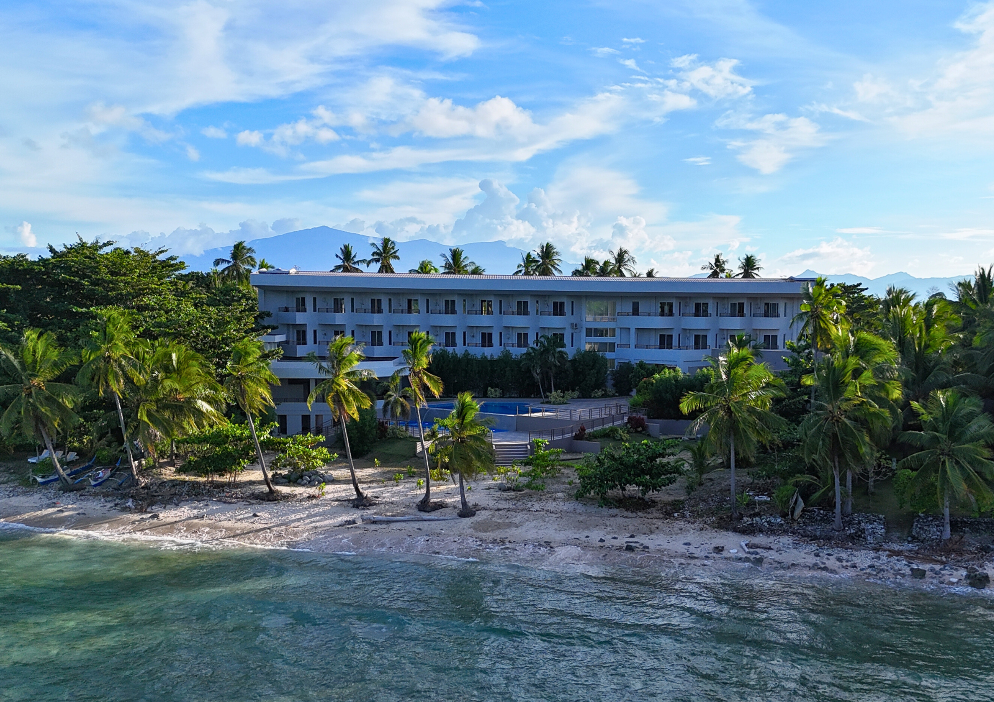 Three-Story Luxury Hotel Pitch deck as of 2025 (1).png