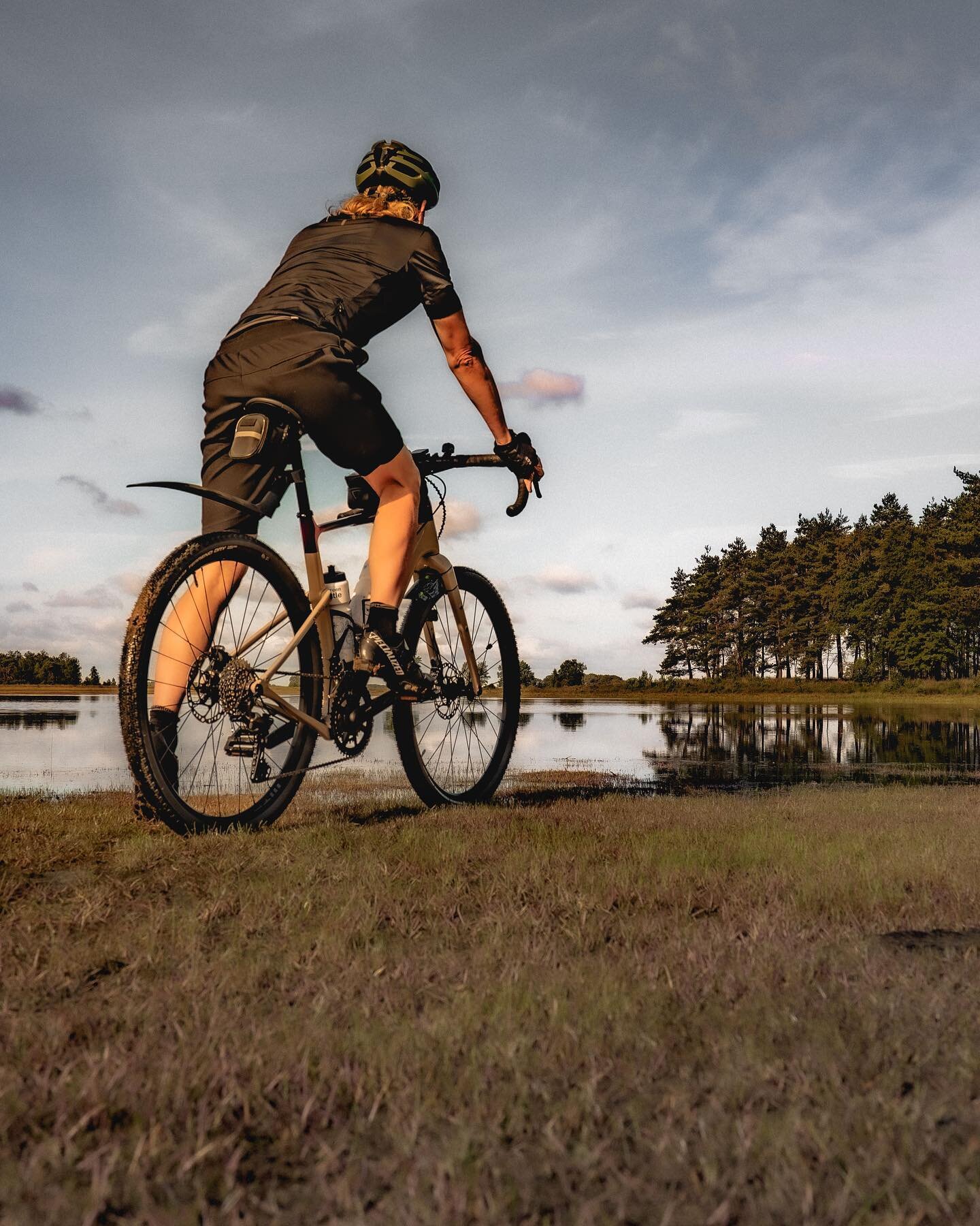 I love freedom. 

#bike_life_free #bikingadventures #cannondaletopstonecarbon #mustgetoutdoors #bikelife #dwingelderveld #mooidrenthe #naturephotography #cyclelife #gravelcycling #ilovenature