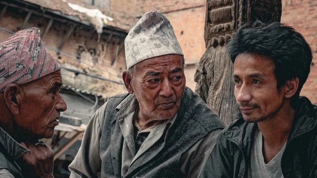 3 mannen in Nepal die verhalen vertellen. Foto door Eleven Monkeys.