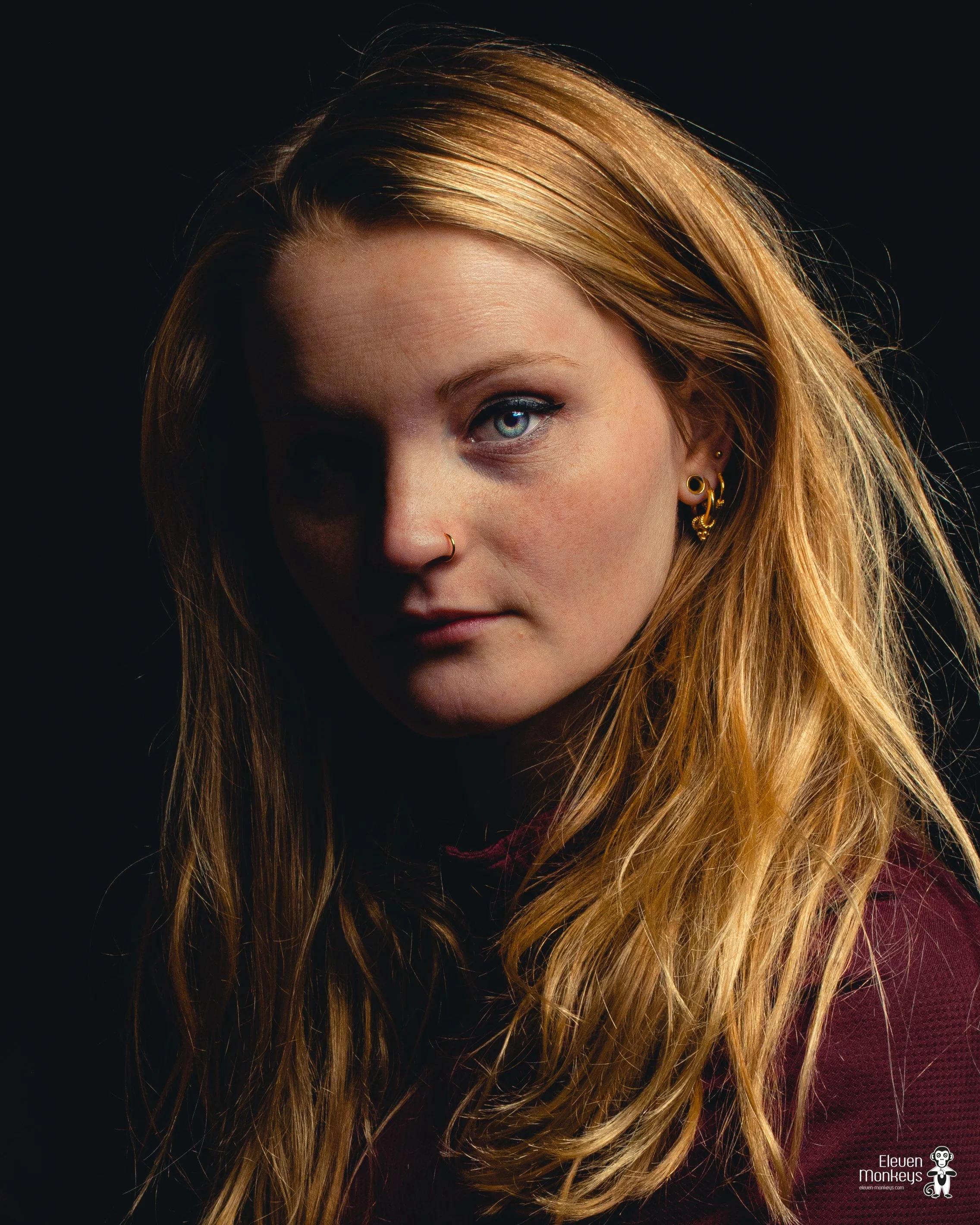 Portret van vrouw in de studio- door Eleven Monkeys