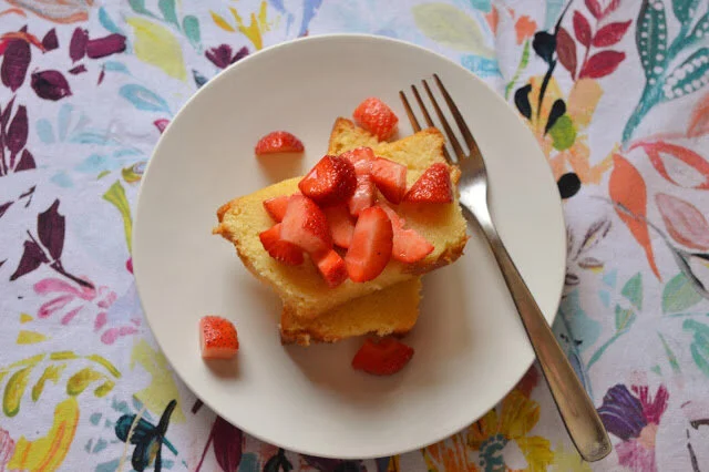Ricotta Pound cake with Strawberries