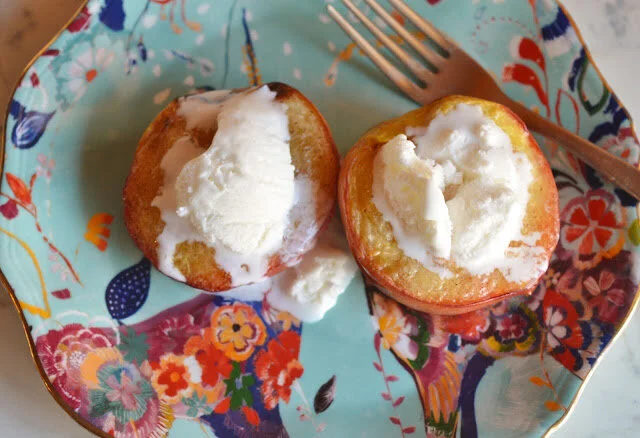 Honey Cinnamon Glazed Peaches 