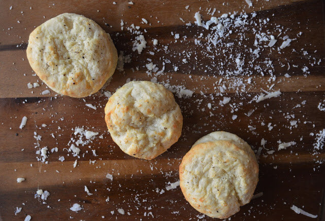 Cacio e pepe biscuits