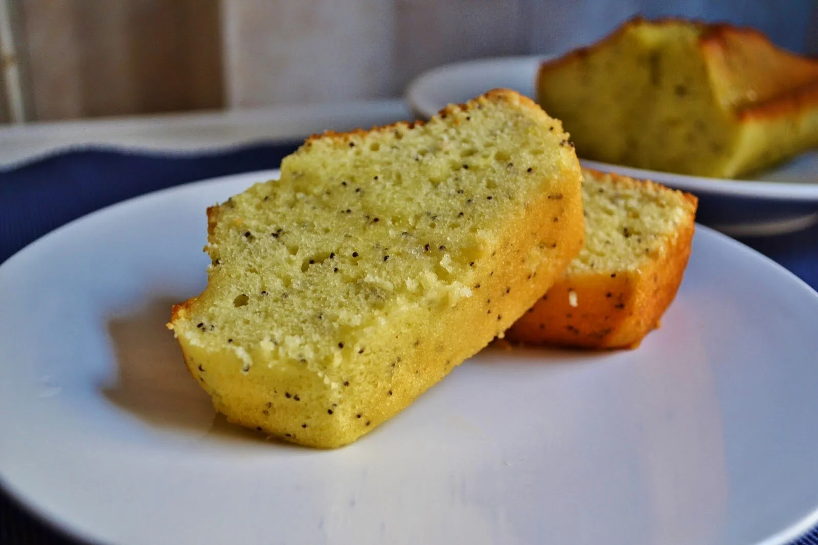 Lemon poppy seed cake