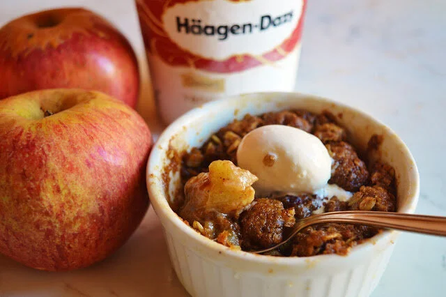Apple Crisps with Pecan-Oatmeal Topping