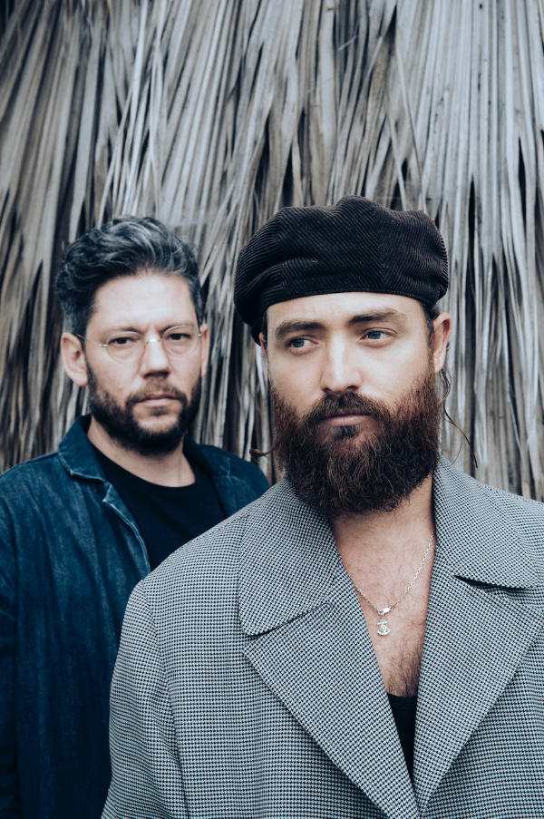 RY X og Frank Wiedemann genforenes i duoen Howling - annoncerer nyt album ude 24. juli