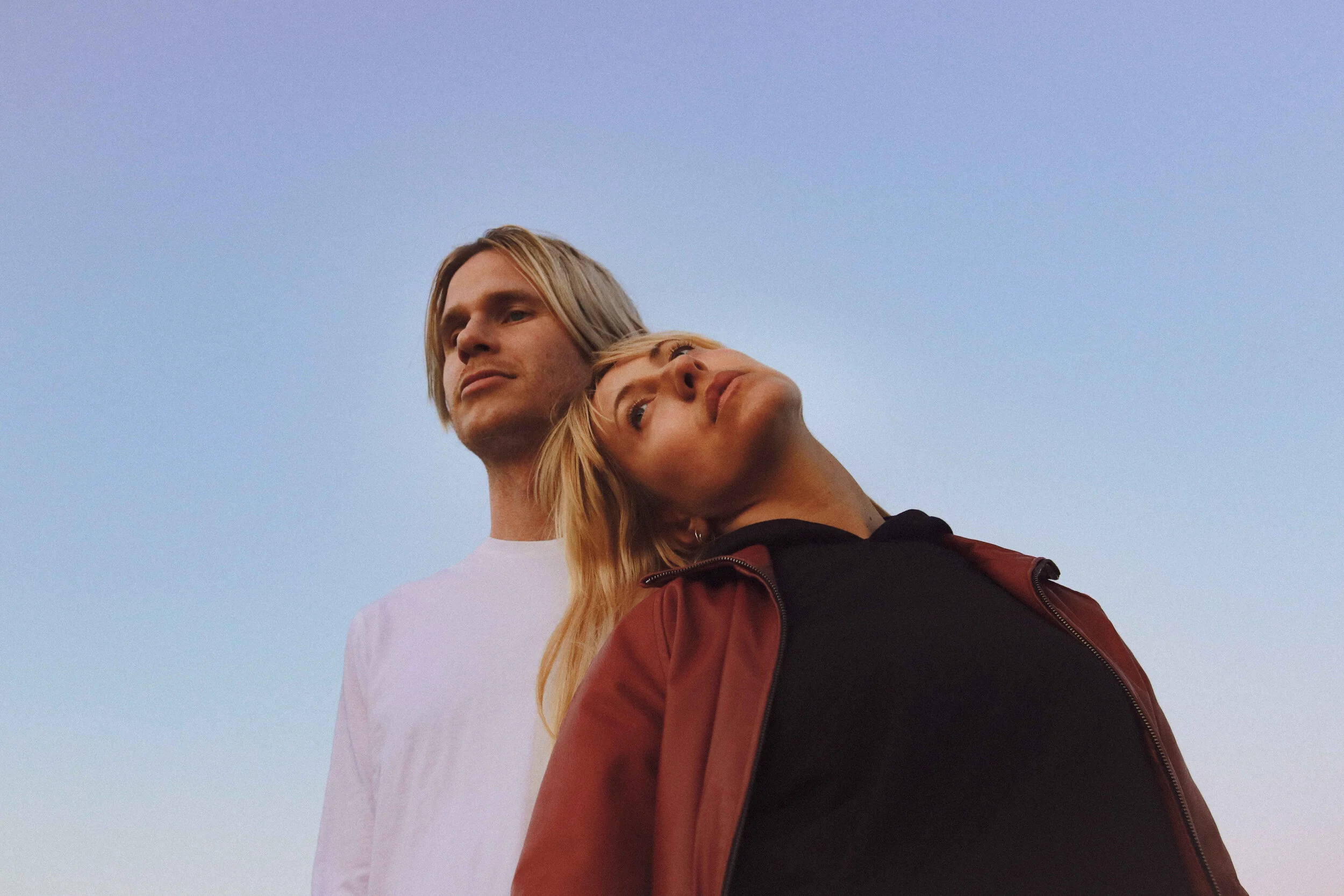 Den danske duo JÆRV skærer helt til benet af optursfølelsen på Jeg Kan Få Det Så Vildt Over At Du Eksisterer, der udkommer i dag