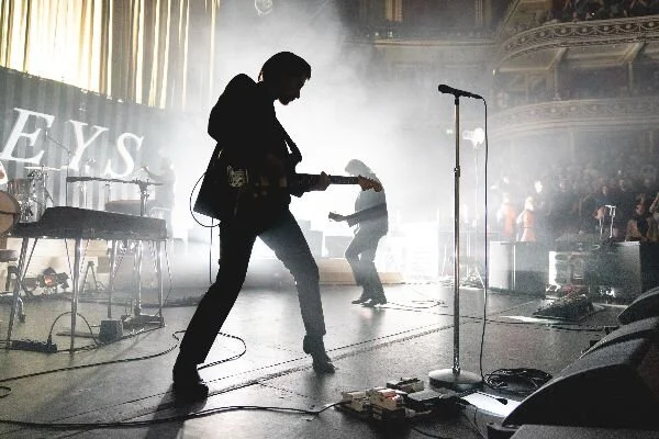 Arctic Monkeys annoncerer livealbum – ude d. 4/12-2020